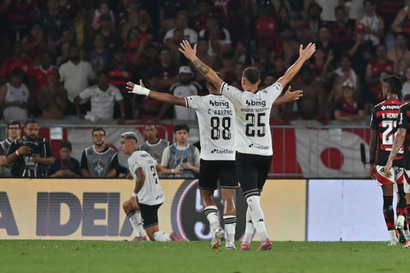 FLAMENGO E VASCO FICAM NO EMPATE EM CLÁSSICO MOVIMENTADO NO MARACANÃ