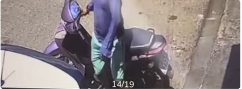 EM PLENA LUZ DO DIA! CÂMERAS FLAGRAM LADRÃO FURTANDO MOTO NO CENTRO DE IMPERATRIZ