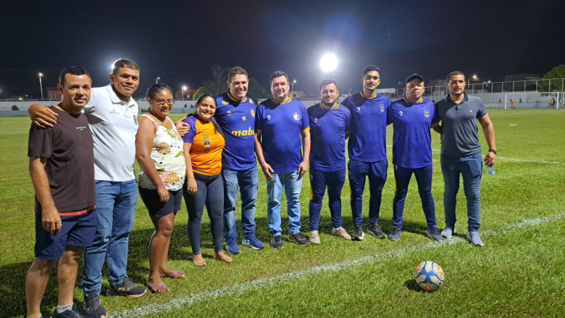 PREFEITURA DE AÇAILÂNDIA ENTREGA OFICIALMENTE A NOVA ILUMINAÇÃO DO ESTÁDIO BAIANÃO, NA VILA ILDEMAR.