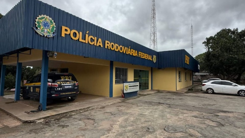 PRF INTERCEPTA MOTOCICLISTA APÓS FUGA E DIREÇÃO PERIGOSA EM TIMON (MA)