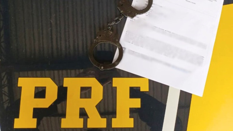 PRF CUMPRE MANDADO DE PRISÃO DURANTE FISCALIZAÇÃO NA BR-010, EM IMPERATRIZ (MA)