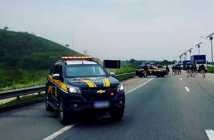 MARANHÃO - Cinco mortos e dois feridos em colisão entre automóvel e carreta na BR-135/MA