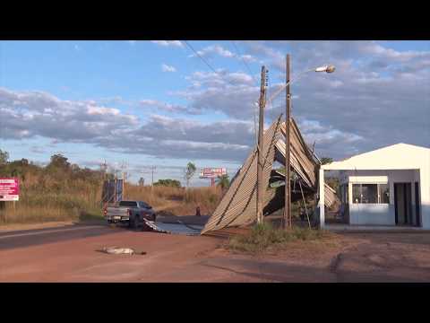 Vendaval derruba teto de posto da PM às margens da BR-010