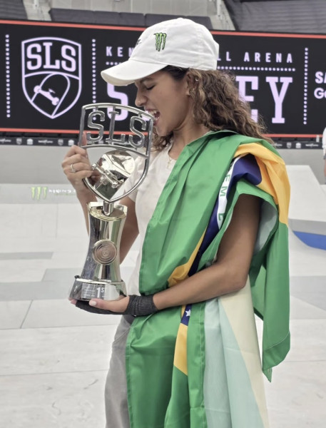 IMPERATRIZENSE RAYSSA LEAL É CAMPEÃ DE VIRADA NA SLS SYDNEY 2026
