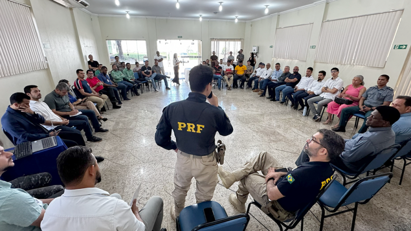 PREFEITURA DE AÇAILÂNDIA REÚNE SOCIEDADE CIVIL PARA DISCUTIR MEDIDAS DE URGÊNCIA PARA REDUZIR O NÚMERO DE ACIDENTES NA ZONA URBANA DA CIDADE
