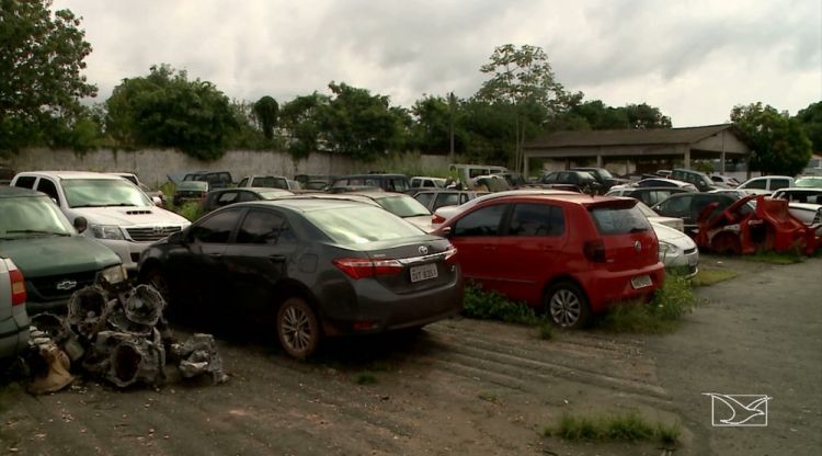Veículos apreendidos pela polícia viram sucata na delegacia regional de Imperatriz