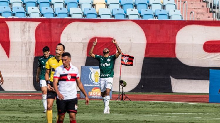 Palmeiras aproveita falhas do Atlético-GO e vence no Brasileirão após quatro derrotas seguidas