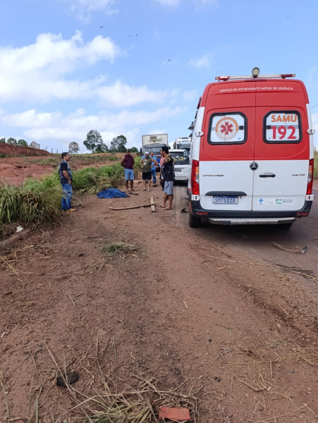 VÍDEO: UMA PESSOA MORREU E OUTRA FICOU FERIDA EM UM ACIDENTE QUE ACONTECEU NESTA QUARTA-FEIRA NA BR 222 EM AÇAILÂNDIA